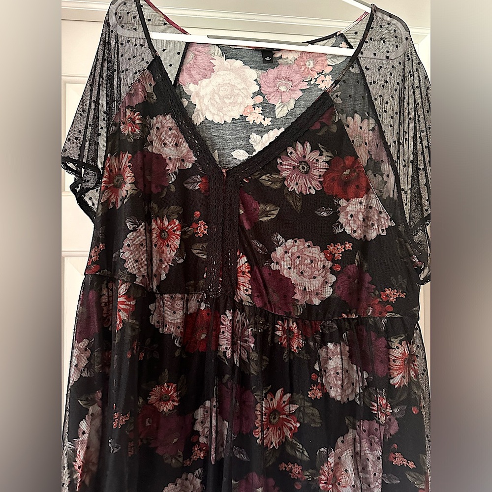 Torrid plus size top size 4, good used condition
